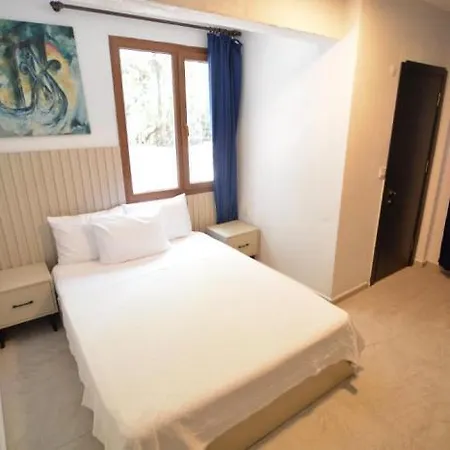 Ados Hotell