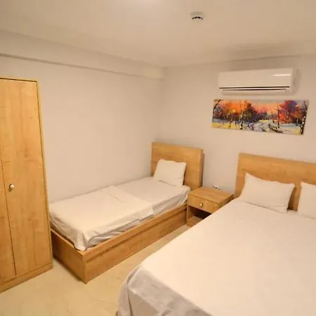 Ados Hotell
