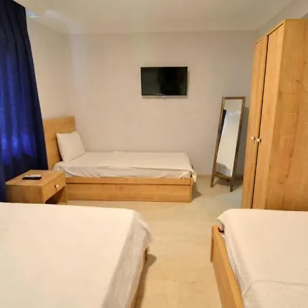 Ados Hotel 2*