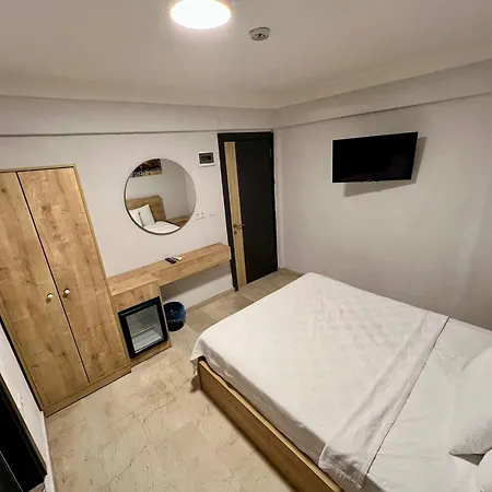 Ados Hotell Çeşme
