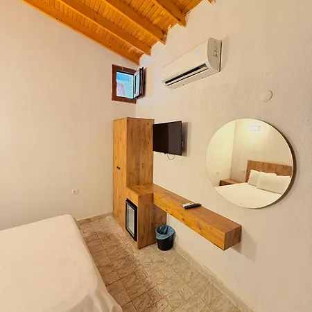 Hotell Ados 2*