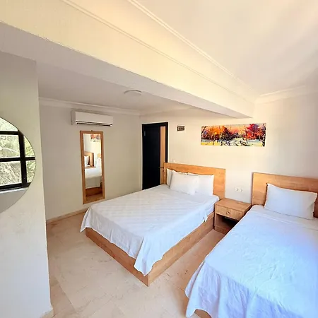 Ados Hotell