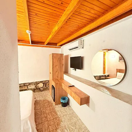 Hotell Ados