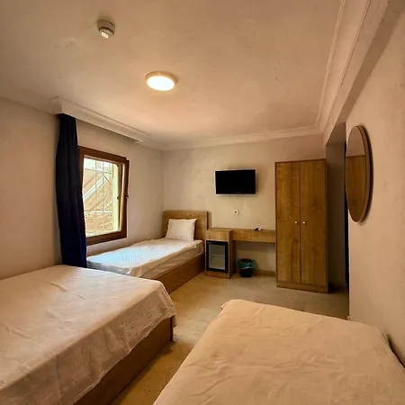 Ados Hotell Çeşme