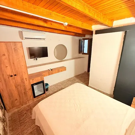 Hotell Ados 2*