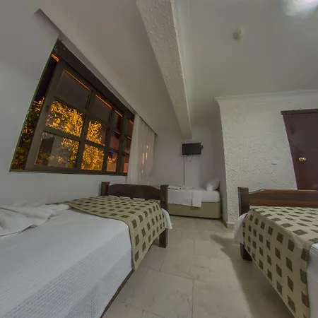 Hotell Ados 2*