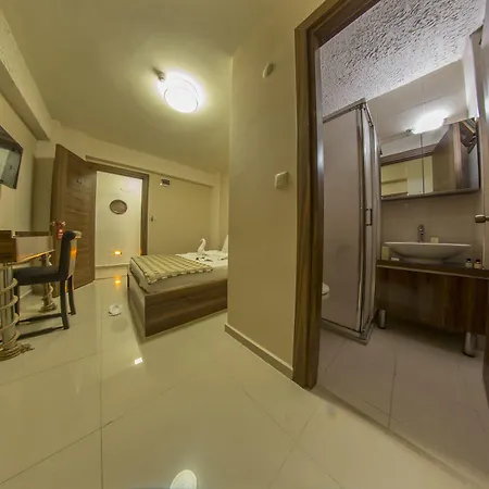 Ados Hotell