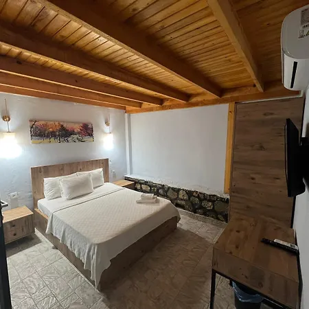 Ados Hotell 2*