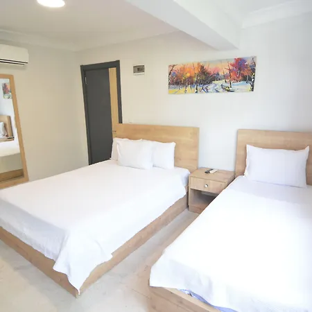 Ados Hotell 2*