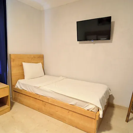 Ados Hotell