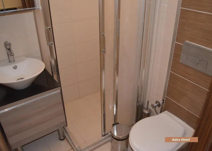 מלון Ados