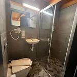 Ados Otel