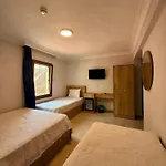 Ados Hotel Çeşme