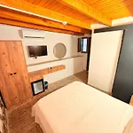 Otel Ados 2*