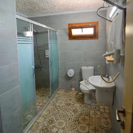 Ados Hotel