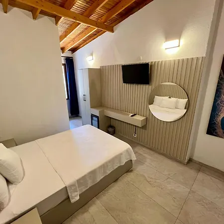 Ados Hotel Çeşme
