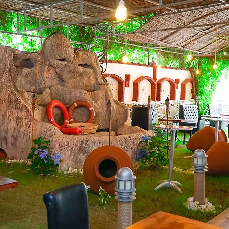 Ados Hotel