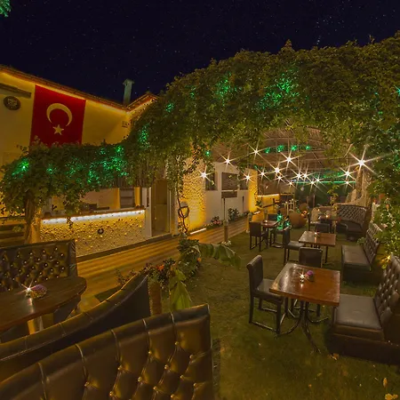 Ados Hotel 2*