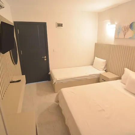 Hotel Ados