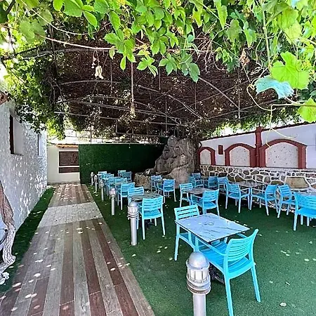 Hotel Ados
