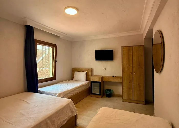Ados Hotell Çeşme